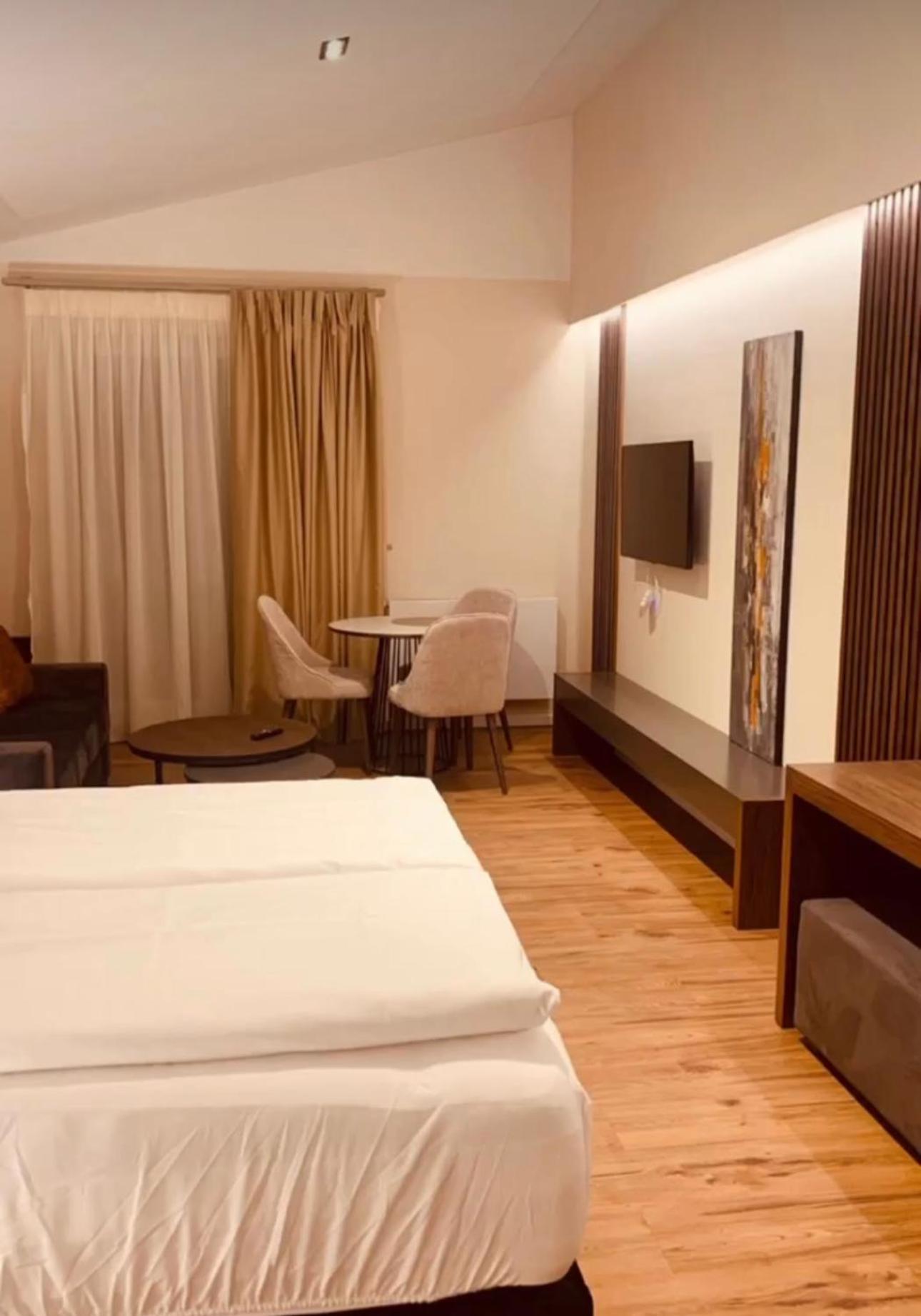 Akropolis Hotel Norimberga Esterno foto